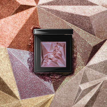 まるで瞳に纏う、新ダイヤモンドアイシャドー